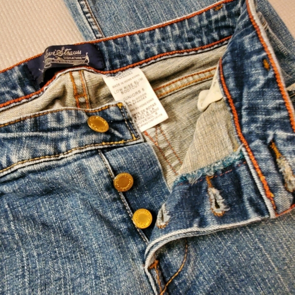Levi's Low Rise Boot Cut Jeans - Picture 2 of 4